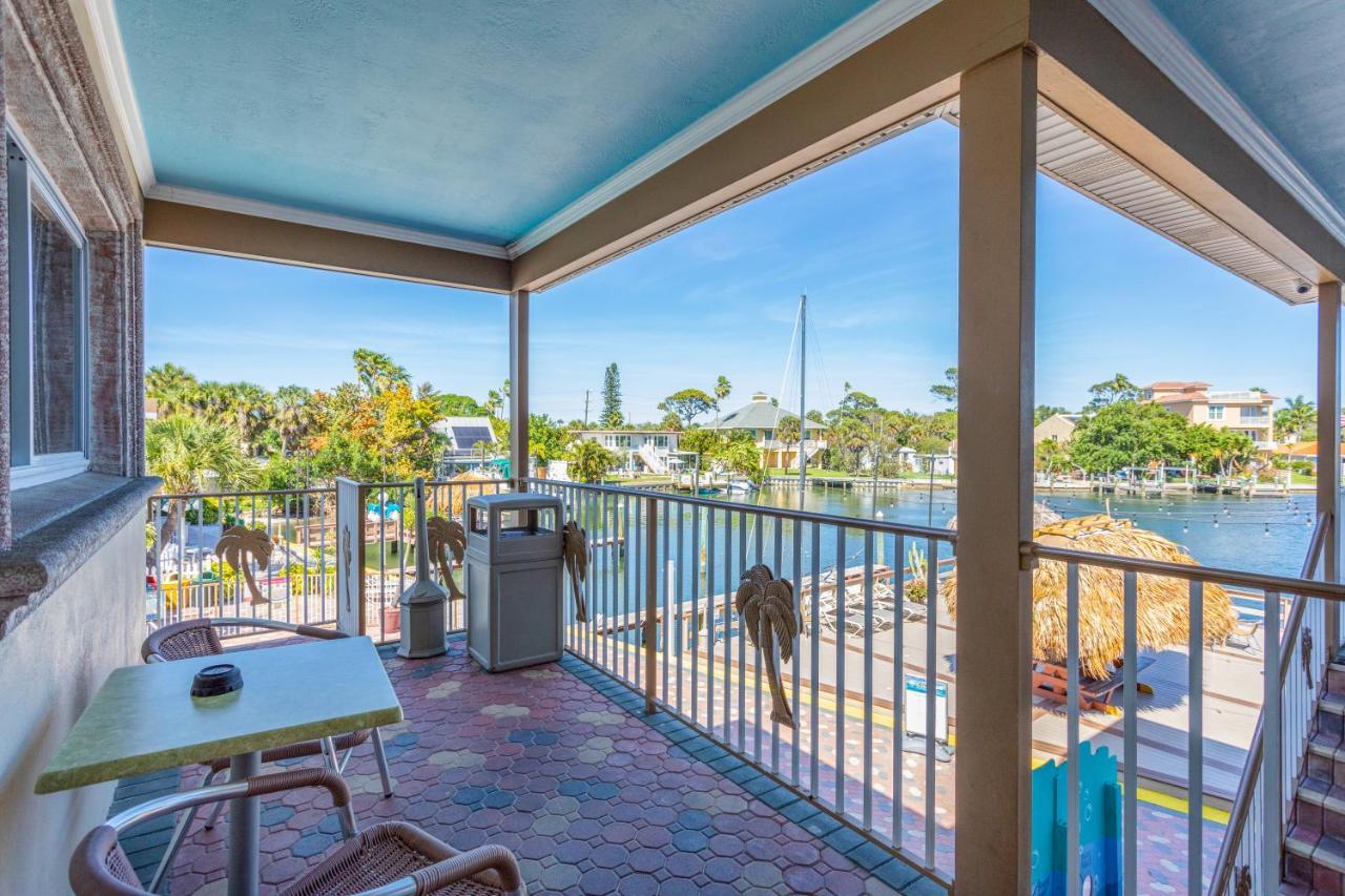 Bay Palms Waterfront Resort - Hotel And Marina St. Pete Beach Exterior photo