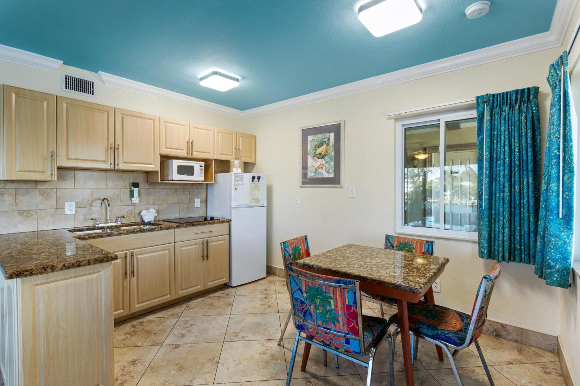 Bay Palms Waterfront Resort - Hotel And Marina St. Pete Beach Room photo