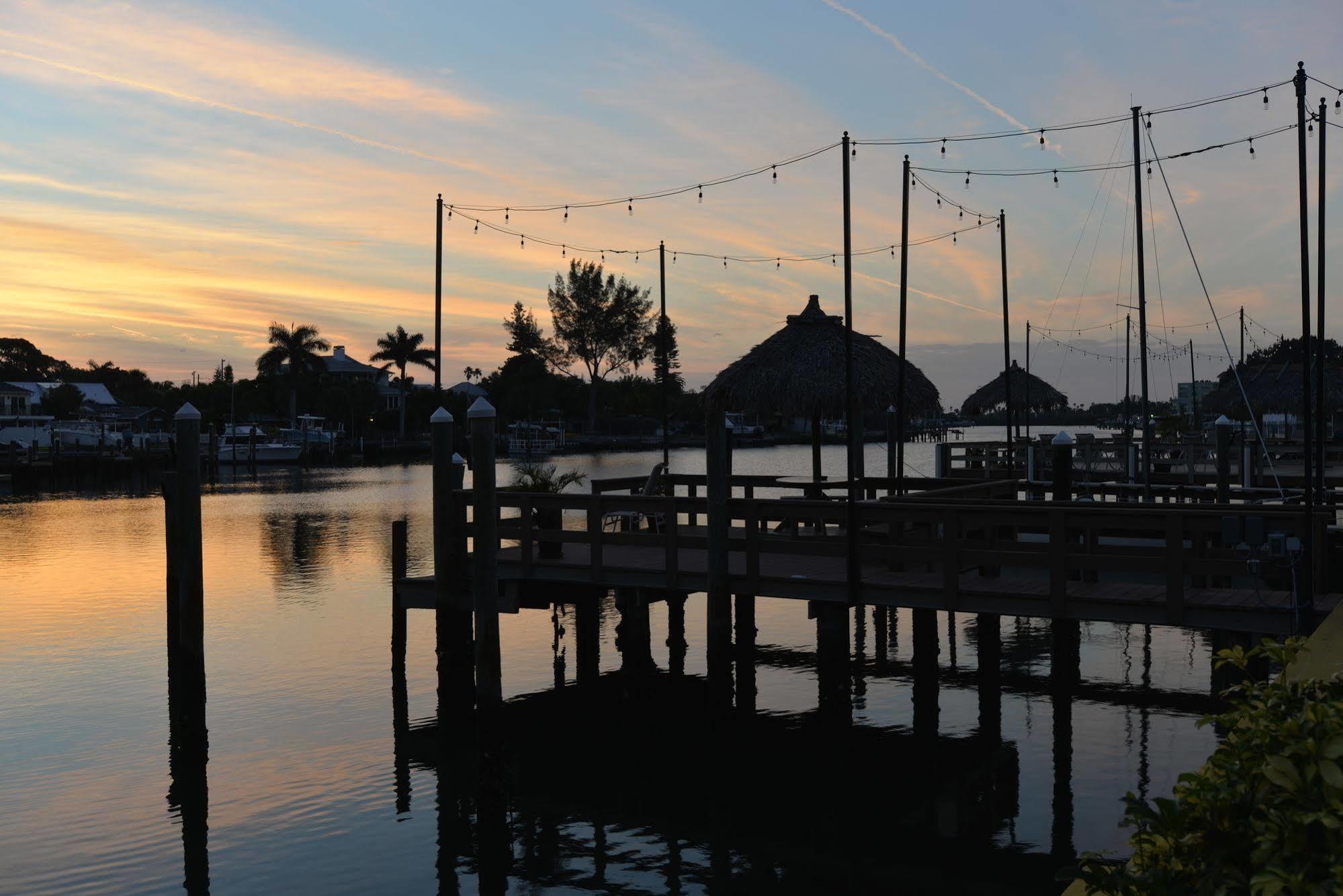Bay Palms Waterfront Resort - Hotel And Marina St. Pete Beach Exterior photo
