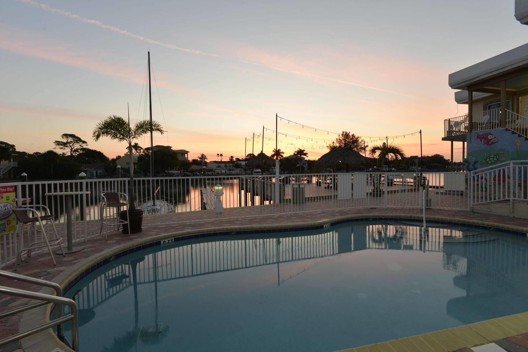 Bay Palms Waterfront Resort - Hotel And Marina St. Pete Beach Exterior photo
