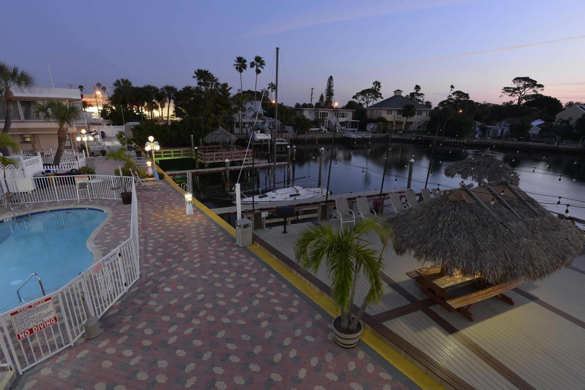 Bay Palms Waterfront Resort - Hotel And Marina St. Pete Beach Exterior photo