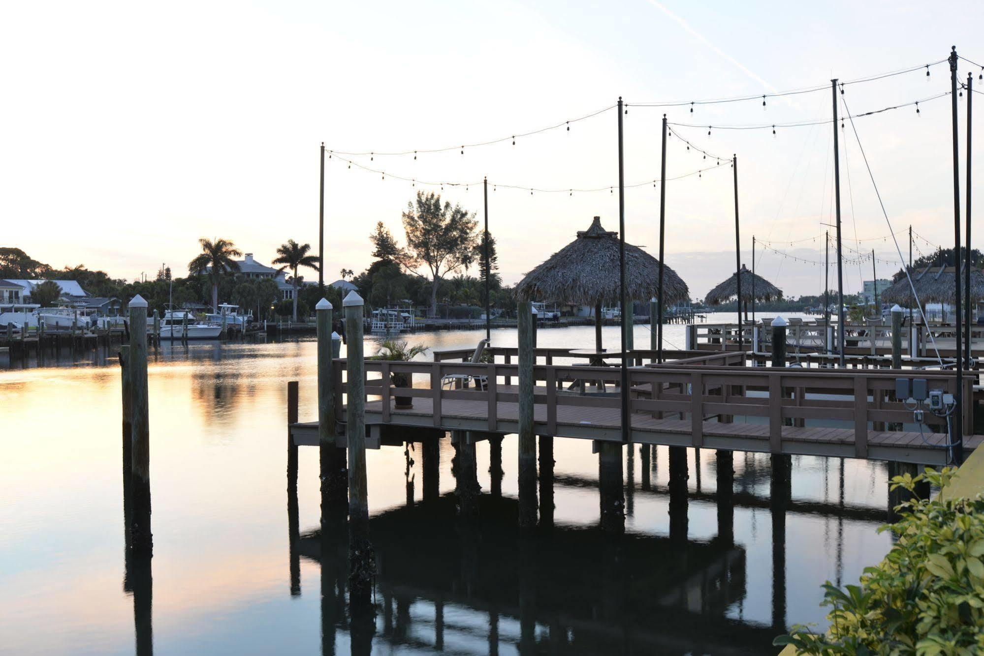 Bay Palms Waterfront Resort - Hotel And Marina St. Pete Beach Exterior photo
